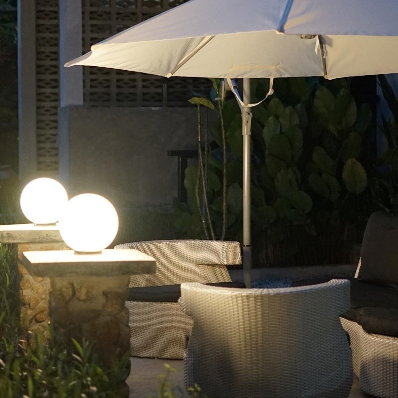 Lot de 2 boules solaires lumineuses à piquer balisage d'allée LED blanc MOONY ∅20 cm